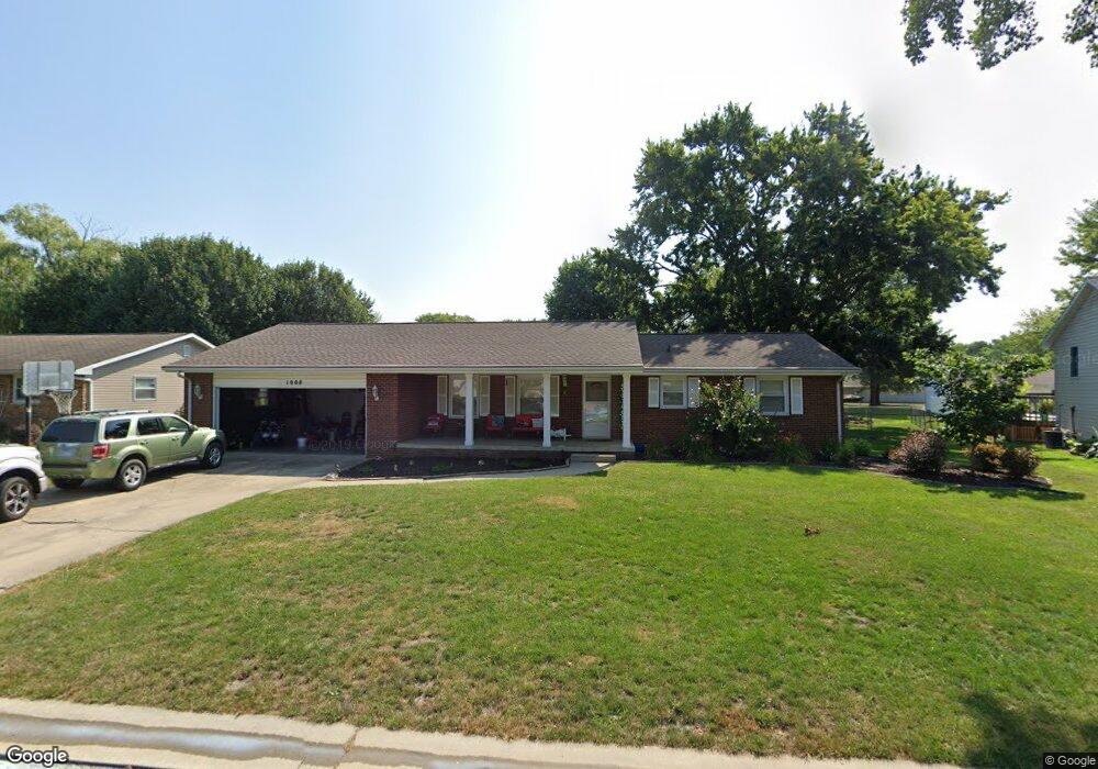 1008 N Koester Dr, Effingham, IL 62401 - photo 1