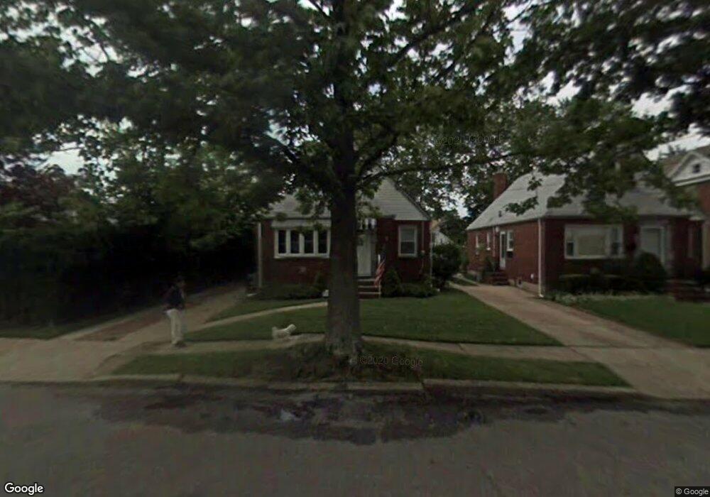 10 W Fenimore St, Valley Stream, NY 11580 - photo 1