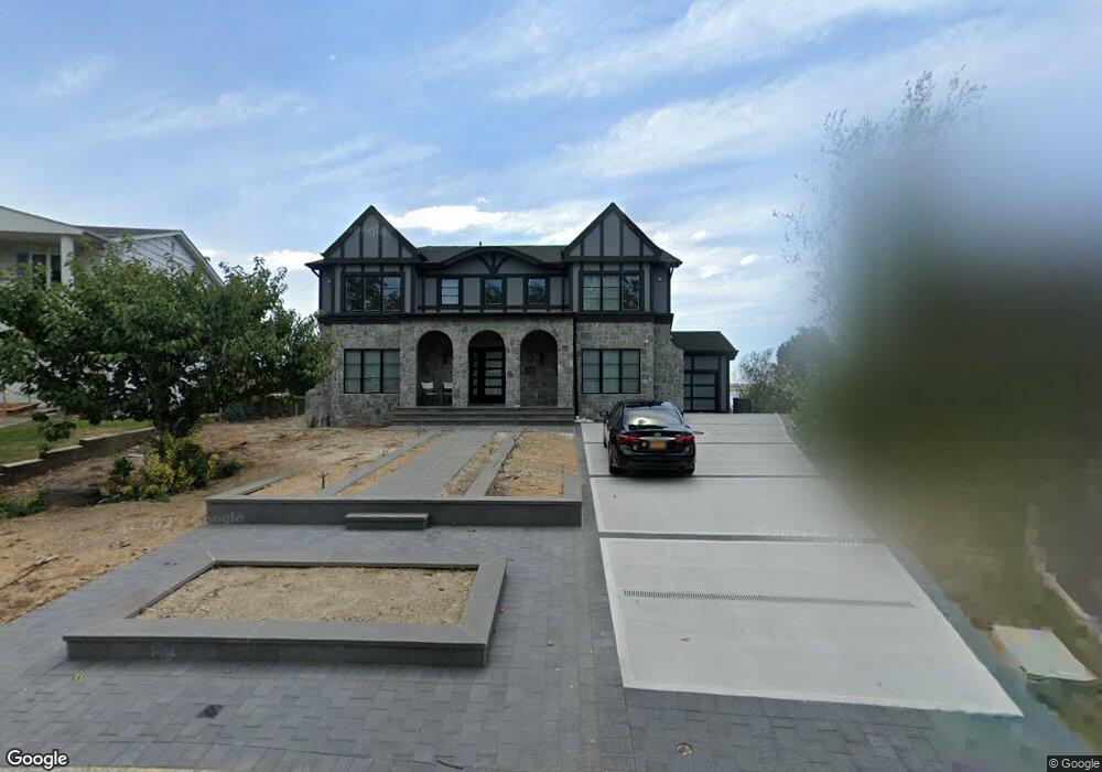 77 Harborview W, Lawrence, NY 11559 - photo 1