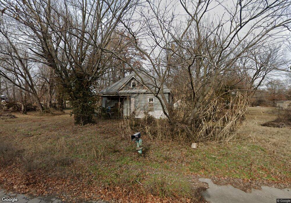 2017 Felix Ave, Parsons, KS 67357 - photo 1