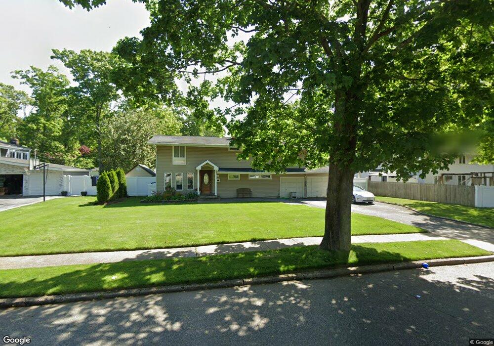 33 Deepdale Dr, ComMacK, NY 11725 - photo 1