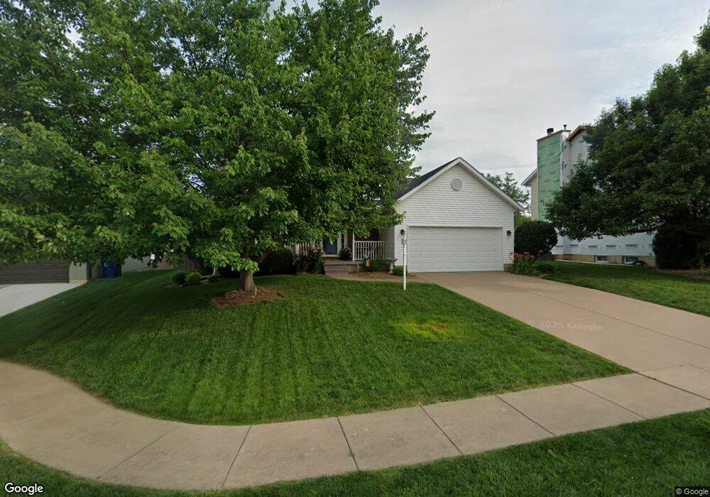 5528 Greenfield Ct, Davenport, IA 52806 - photo 1