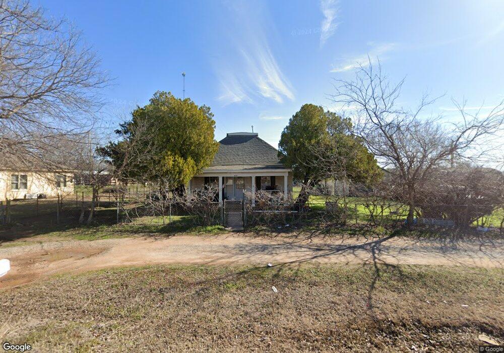 405 NW 5th St, Cache, OK 73527 - photo 1
