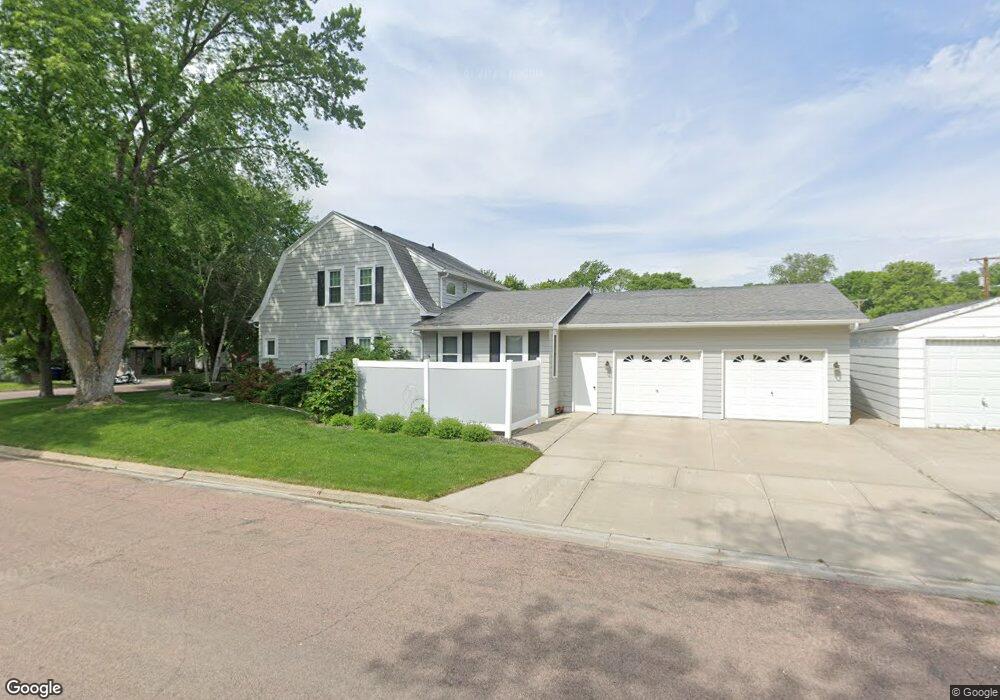 1120 E 3rd Ave, Mitchell, SD 57301 - photo 1