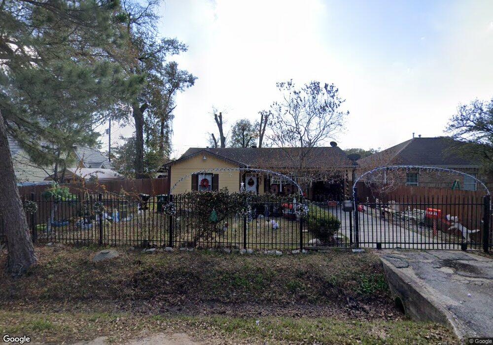 506 Twin Oaks St, Houston, TX 77076 - photo 1