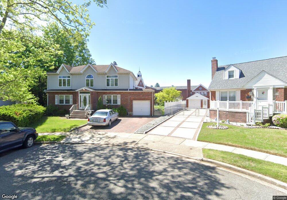 122 Maple Cir, New Hyde Park, NY 11040 - photo 1