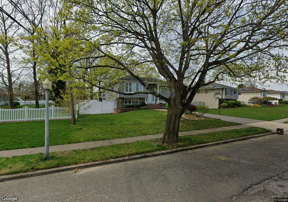 4 Heather Crescent, ComMacK, NY 11725 - photo 1