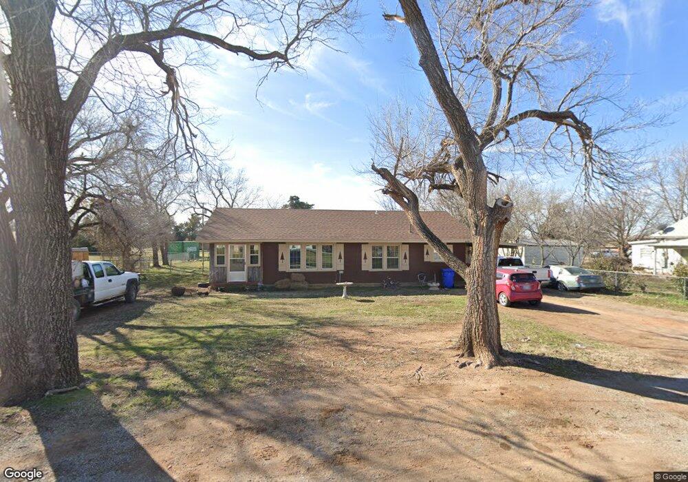 608 N Walnut Ave, Cache, OK 73527 - photo 1