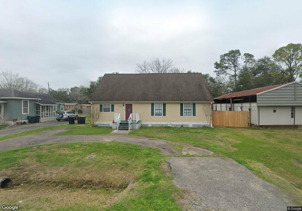 2130 W Coombs St, Alvin, TX 77511 - photo 1