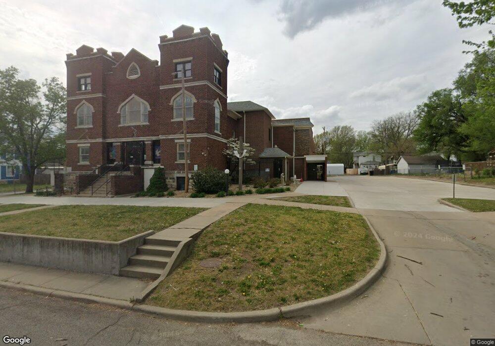1008 SW 4th St, Topeka, KS 66606 - photo 1