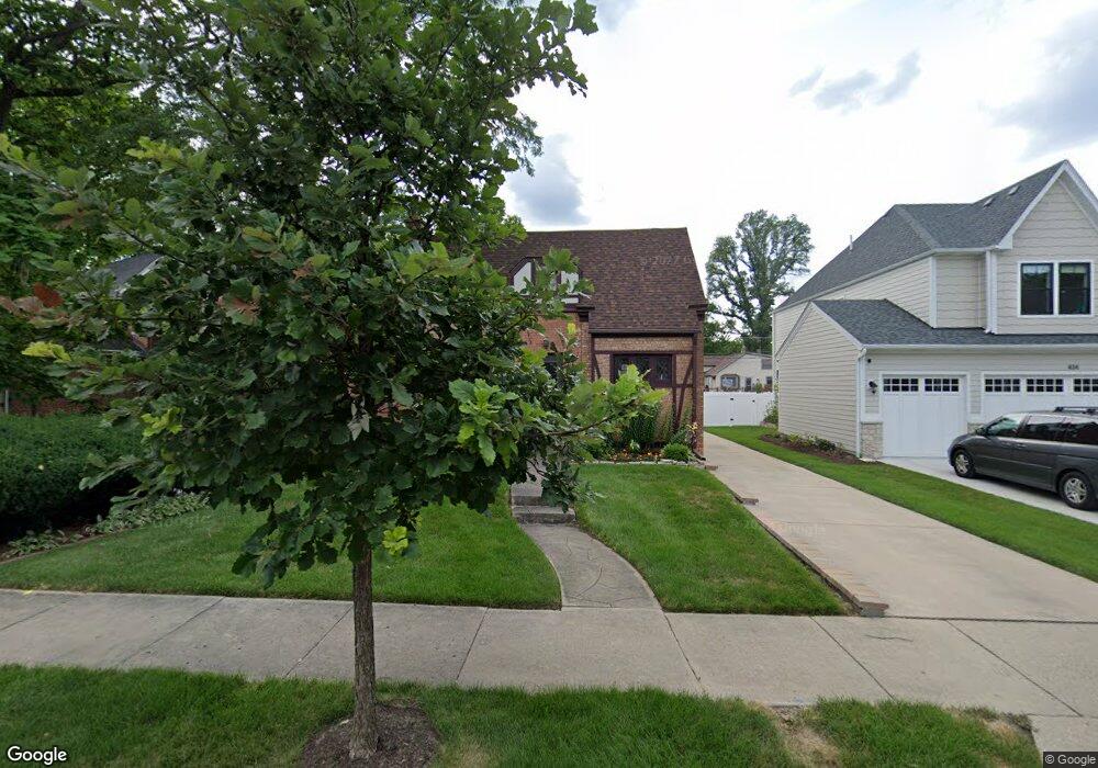 438 S Berkley Ave, Elmhurst, IL 60126 - photo 1