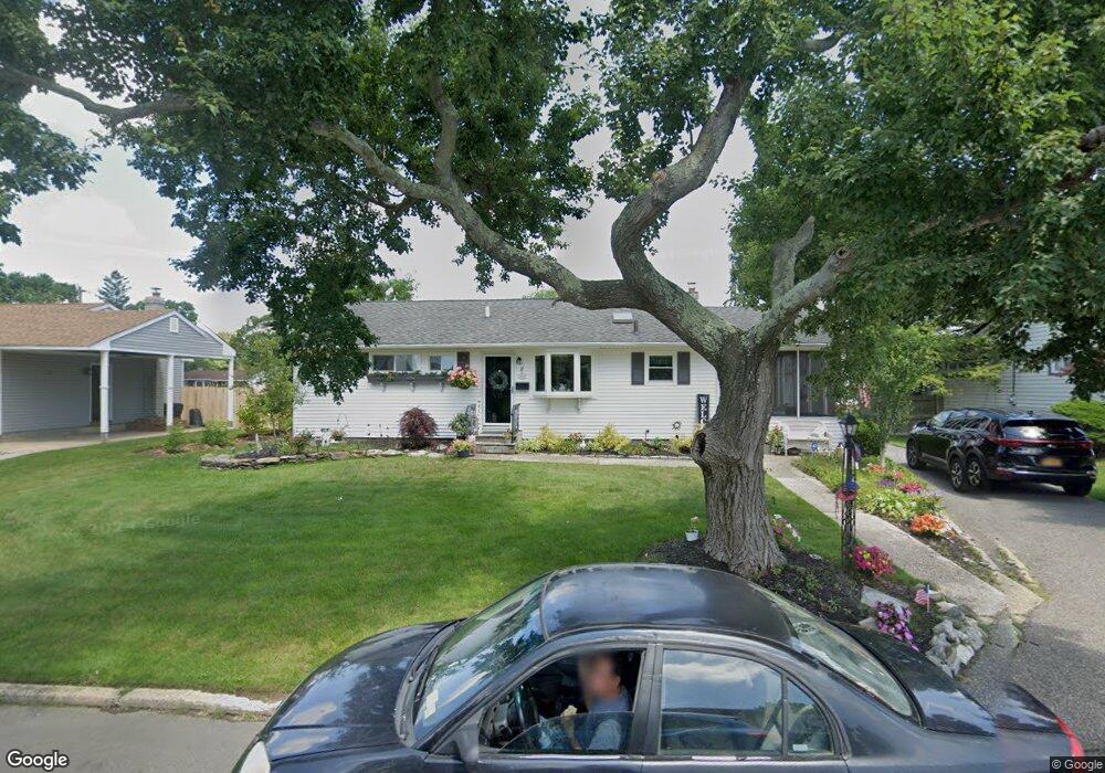 19 Windsor St, Islip, NY 11751 - photo 1