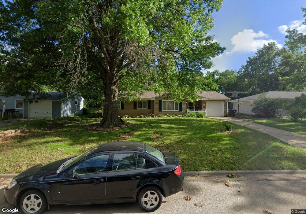 1323 SW 31st St, Topeka, KS 66611 - photo 1