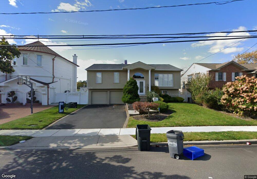 2800 Clubhouse Rd, Merrick, NY 11566 - photo 1