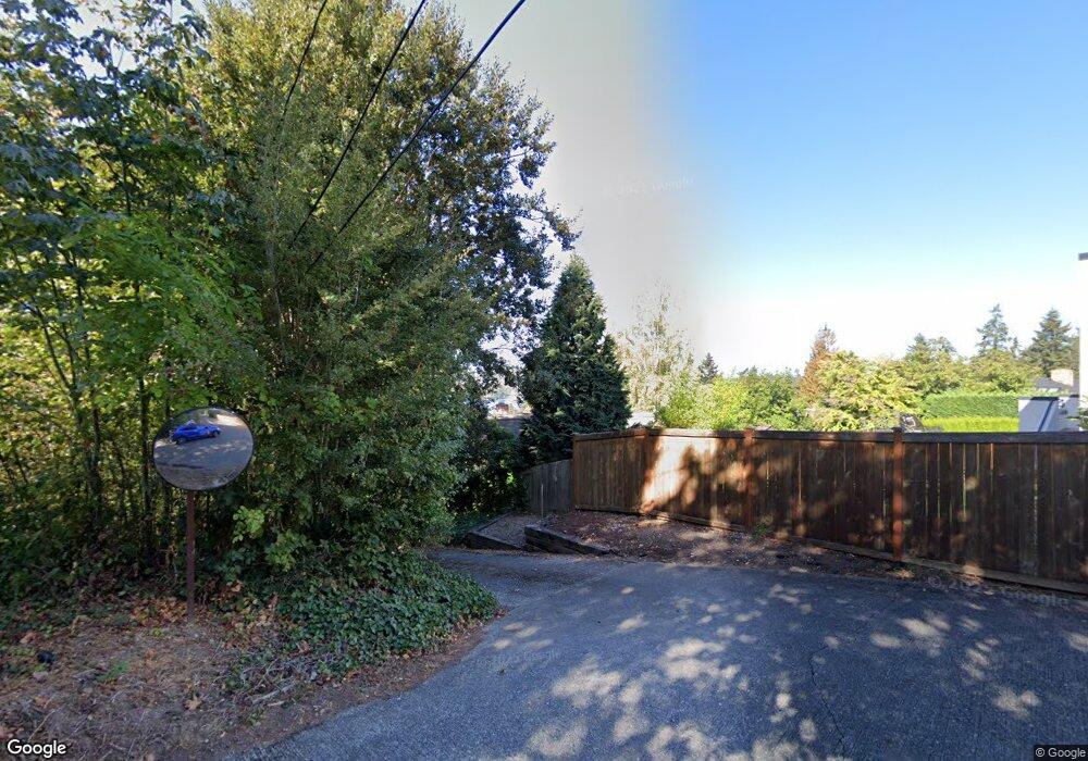 7421 W Mercer Way, Mercer Island, WA 98040 - photo 1