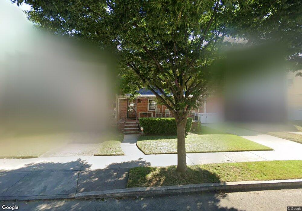 73-27 195th St, Fresh Meadows, NY 11366 - photo 1