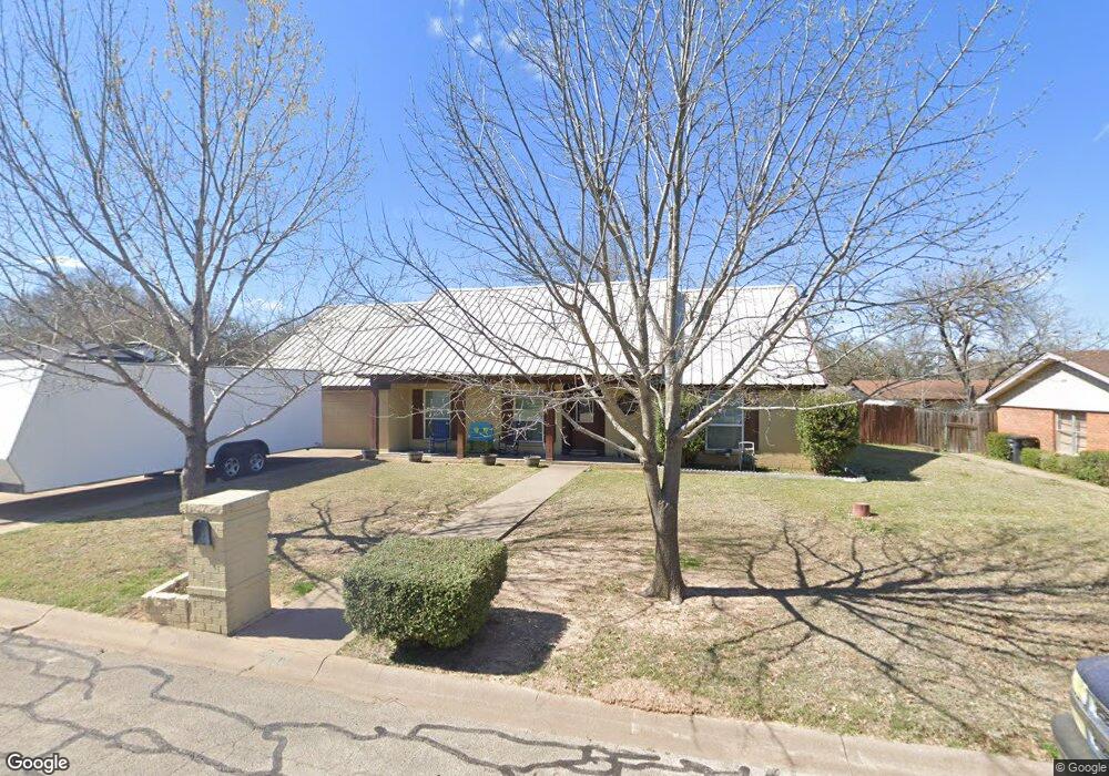 1210 Crestwood Dr, Cleburne, TX 76033 - photo 1