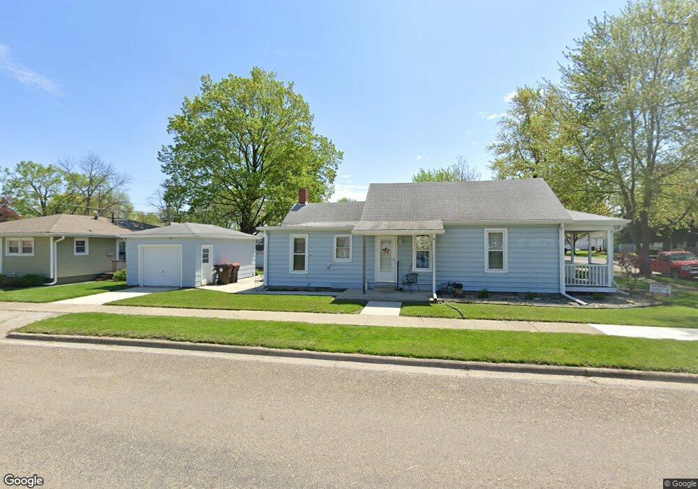 1002 Clinton St, Lincoln, IL 62656 - photo 1