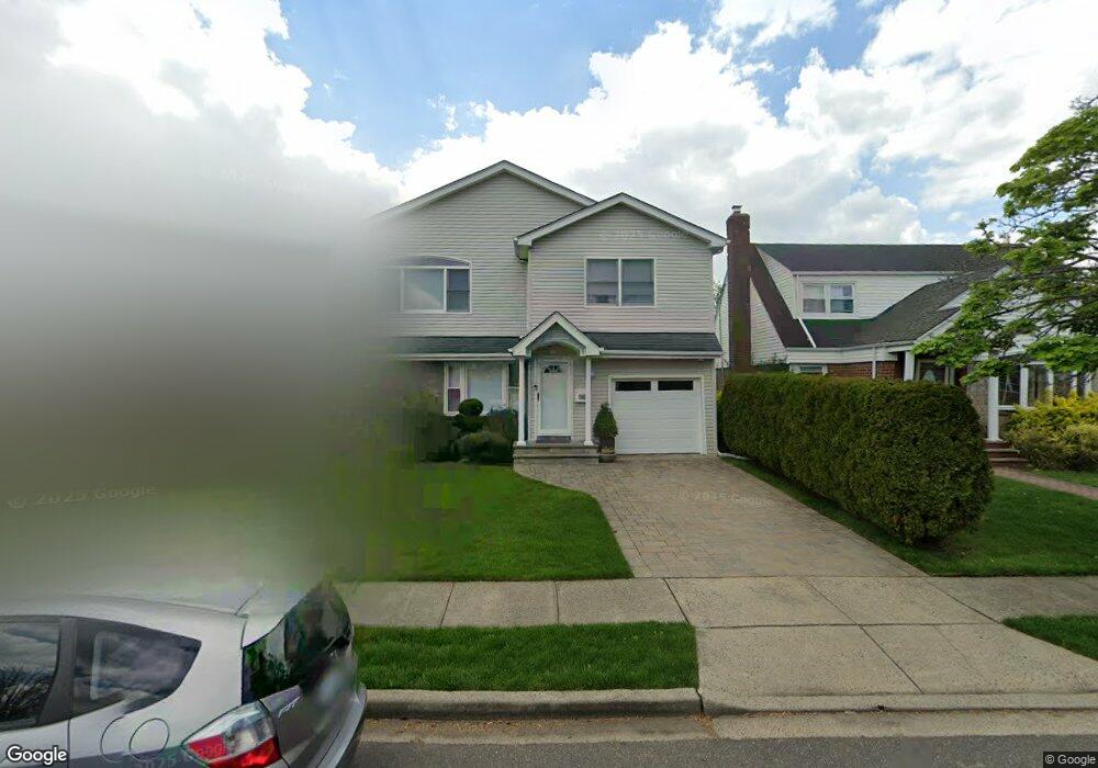 105 Rhodes Dr, New Hyde Park, NY 11040 - photo 1