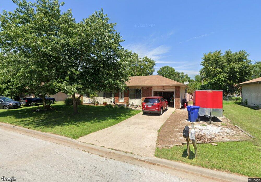 703 E Scott Wayne Dr, Nixa, MO 65714 - photo 1