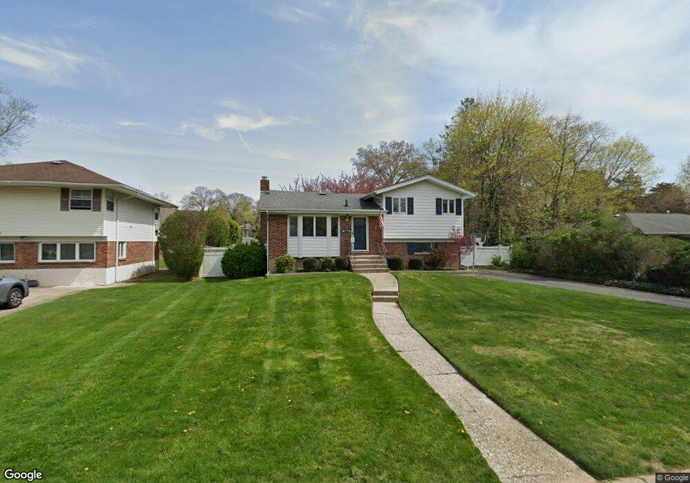 3 Waner St, ComMacK, NY 11725 - photo 1