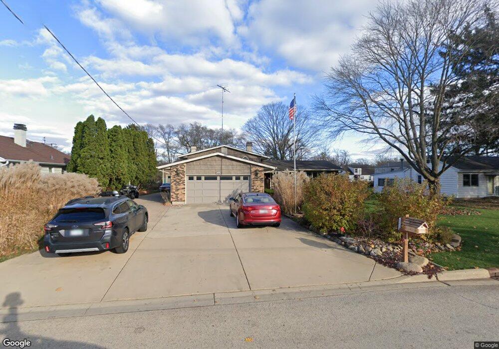 1215 Merrill Ave, Algonquin, IL 60102 - photo 1