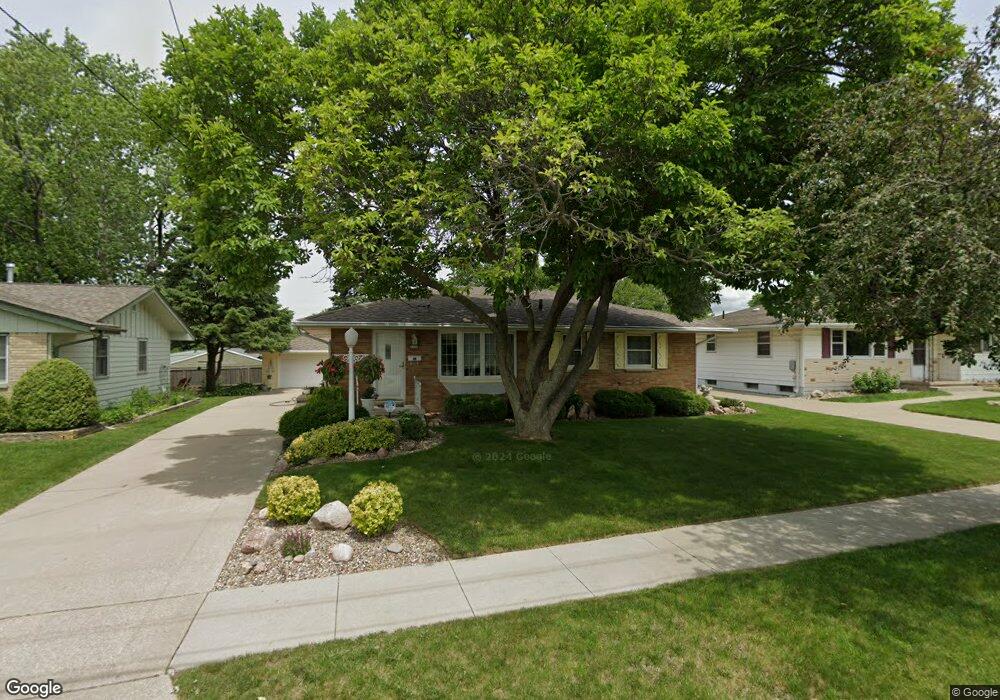 2524 Mansfield Dr, Des Moines, IA 50317 - photo 1