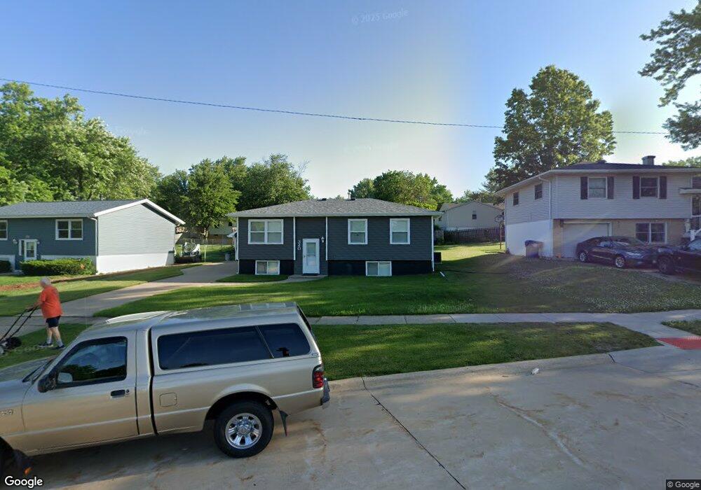 320 W 61st St, Davenport, IA 52806 - photo 1