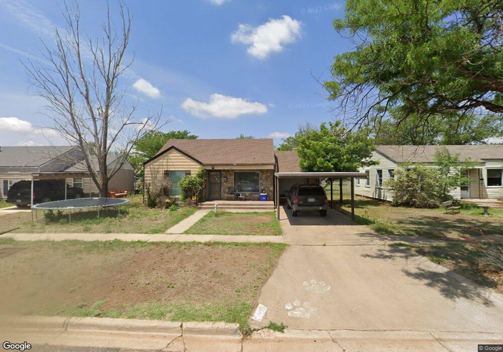 309 Irene St, Plainview, TX 79072 - photo 1