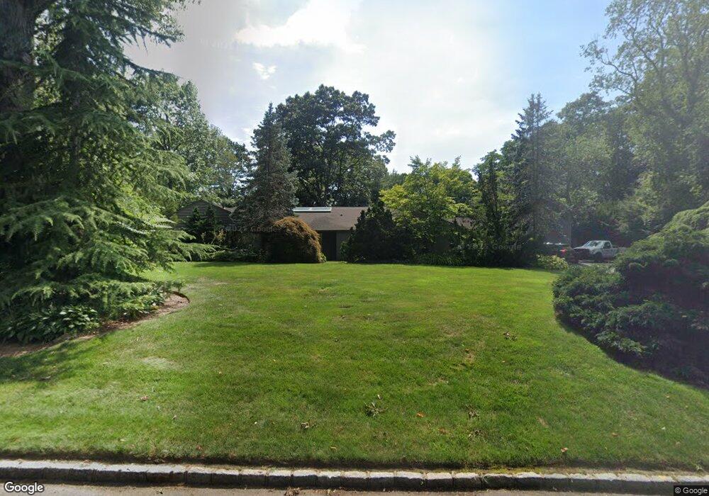 8 Soundview Ln, Port Washington, NY 11050 - photo 1