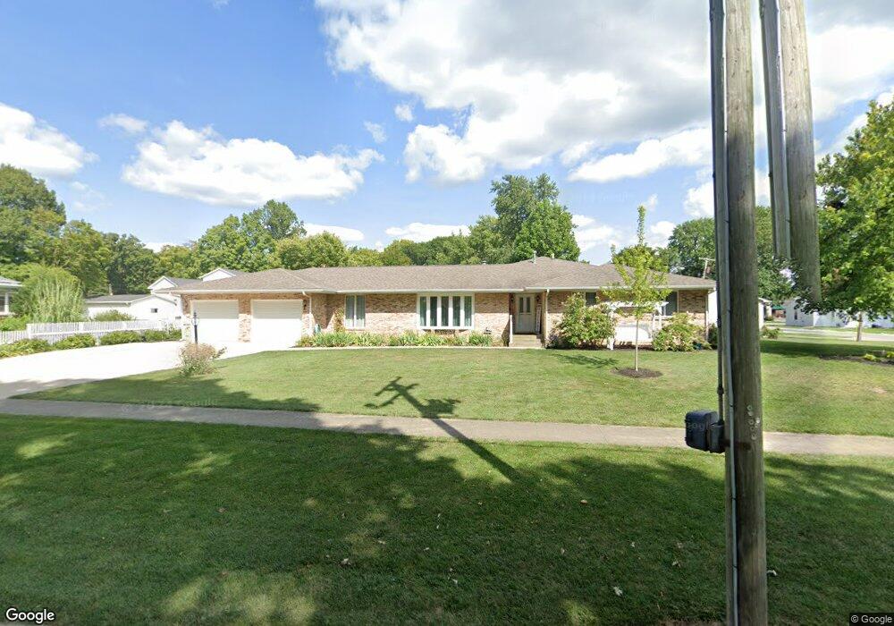 605 S Niles Ave, Tuscola, IL 61953 - photo 1