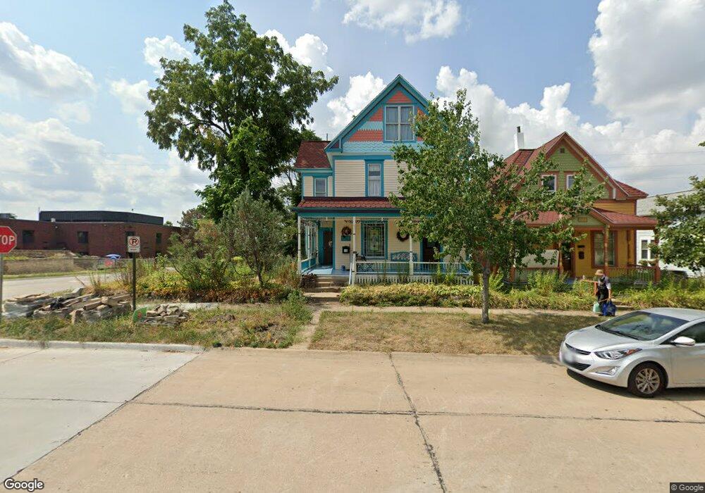 1127 8th St SE, Cedar Rapids, IA 52401 - photo 1