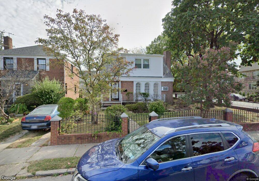 7531 174th St, Fresh Meadows, NY 11366 - photo 1