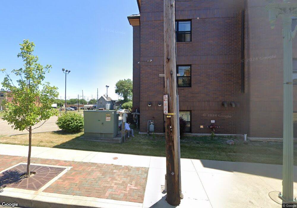 702 Walnut Ave NE, Canton, OH 44702 - photo 1