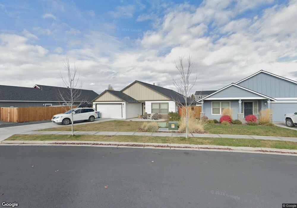 945 NW Oak Ave, Redmond, OR 97756 - photo 1