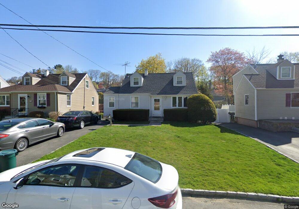 15 Cantitoe Rd, Yonkers, NY 10710 - photo 1