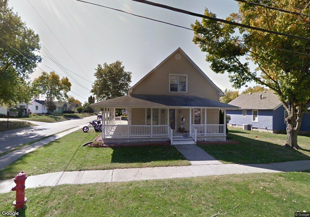 915 N 4th Ave E, Newton, IA 50208 - photo 1