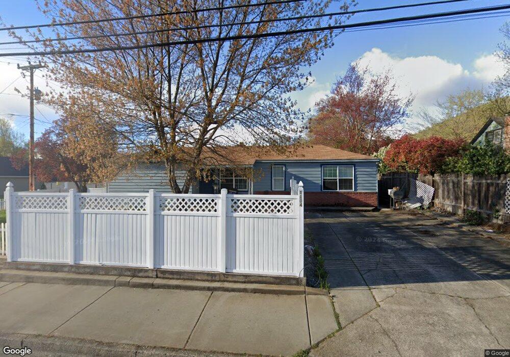 1104 NE A St, Grants Pass, OR 97526 - photo 1