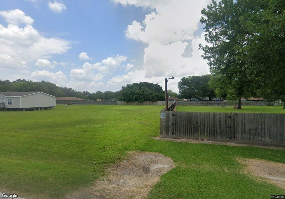 3919 Moore Dr, Highlands, TX 77562 - photo 1