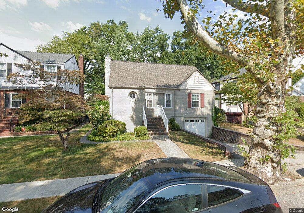 10 Hawthorne Ln, Valley Stream, NY 11581 - photo 1