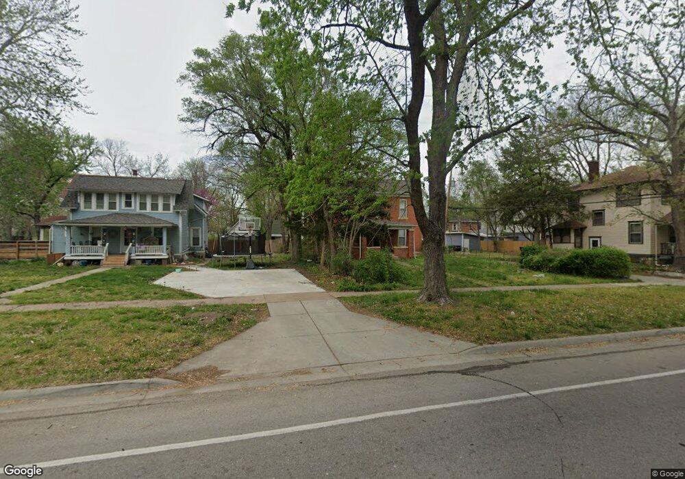 1112 SW 4th St, Topeka, KS 66606 - photo 1