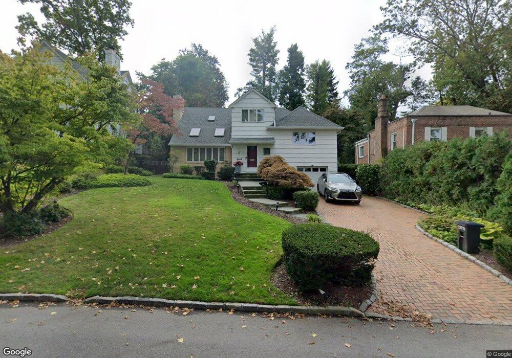 36 Welwyn Rd, Great Neck, NY 11021 - photo 1