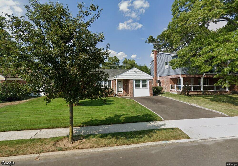 812 Willow Rd, Franklin Square, NY 11010 - photo 1