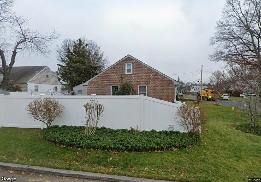 6 Westfield Place, Glen Cove, NY 11542 - photo 1