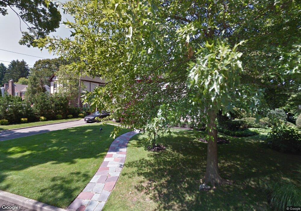 5 Knickerbocker Rd, Manhasset, NY 11030 - photo 1