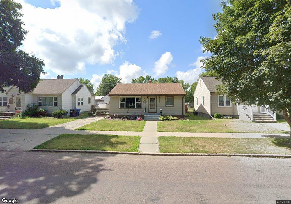 909 E 7th Ave, Mitchell, SD 57301 - photo 1