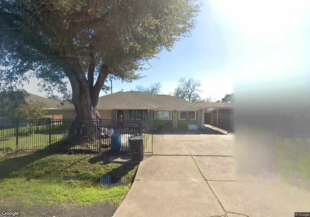 710 Hurley St, Houston, TX 77022 - photo 1