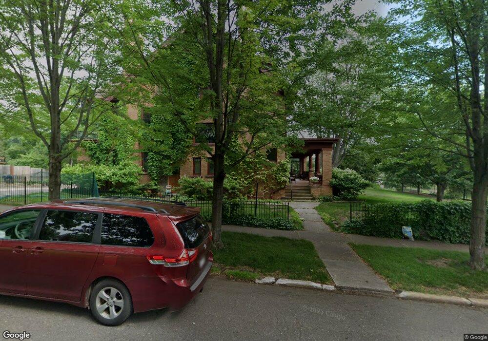 2204 E 1st St, Duluth, MN 55812 - photo 1