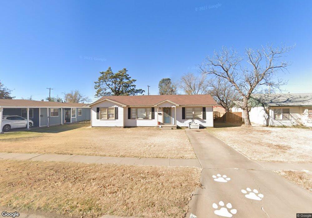 211 Juanita St, Plainview, TX 79072 - photo 1