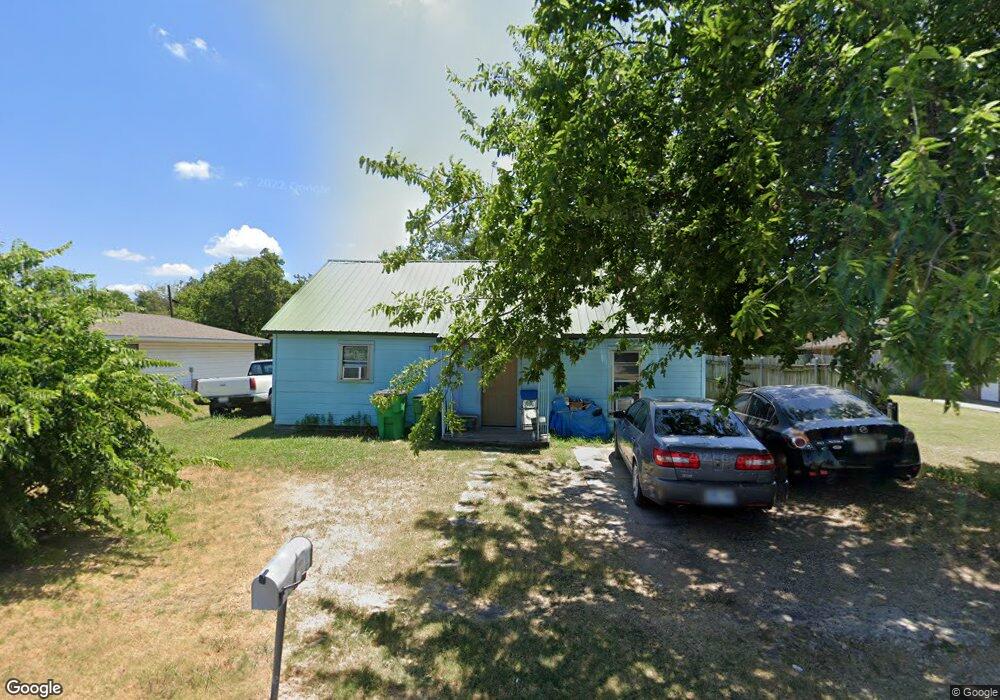 606 Mill St, Gainesville, TX 76240 - photo 1